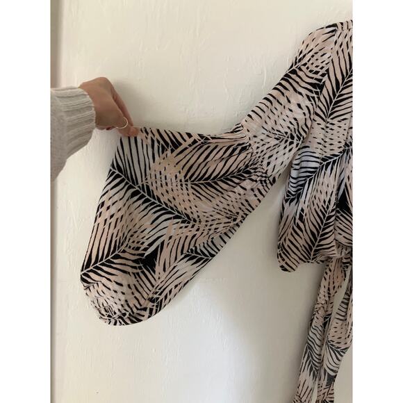 BILLABONG Breathe Light Woven Top Size Medium M Wrap Surfer Boho Crop Feminine - Picture 5 of 6